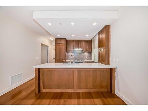 712-222 Riverfront Avenue Sw, Calgary, AB - Indoor Photo Showing Kitchen