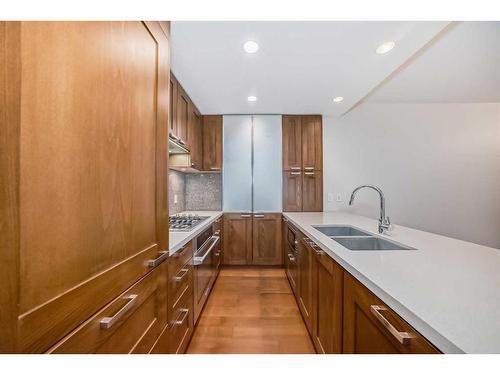 712-222 Riverfront Avenue Sw, Calgary, AB - Indoor Photo Showing Kitchen With Double Sink With Upgraded Kitchen