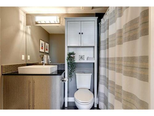 2302-11 Mahogany Row Se, Calgary, AB - Indoor Photo Showing Bathroom