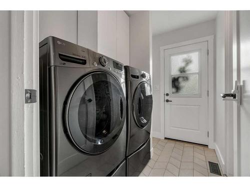 2203 Paliswood Bay Sw, Calgary, AB - Indoor Photo Showing Laundry Room