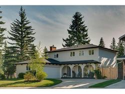 2203 Paliswood Bay SW Calgary, AB T2V 4Y7