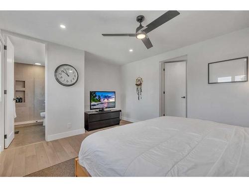 2203 Paliswood Bay Sw, Calgary, AB - Indoor Photo Showing Bedroom