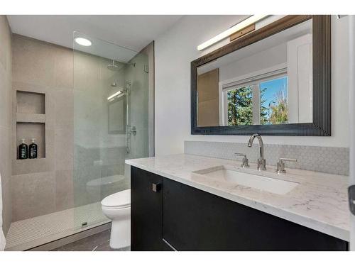 2203 Paliswood Bay Sw, Calgary, AB - Indoor Photo Showing Bathroom