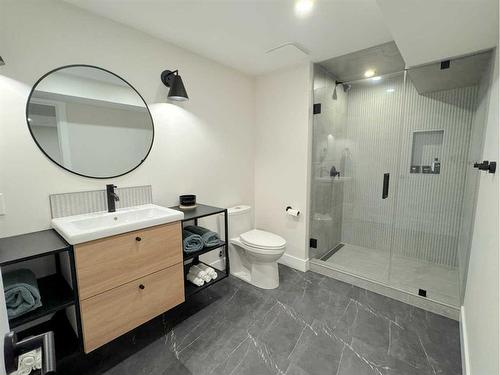 2203 Paliswood Bay Sw, Calgary, AB - Indoor Photo Showing Bathroom