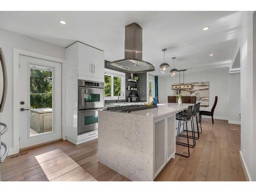 2203 Paliswood Bay Sw, Calgary, AB - Indoor Photo Showing Kitchen