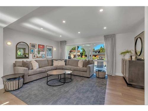 2203 Paliswood Bay Sw, Calgary, AB - Indoor Photo Showing Living Room