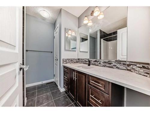 33 Auburn Crest Green Se, Calgary, AB - Indoor Photo Showing Bathroom