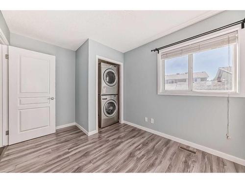 33 Auburn Crest Green Se, Calgary, AB - Indoor Photo Showing Laundry Room