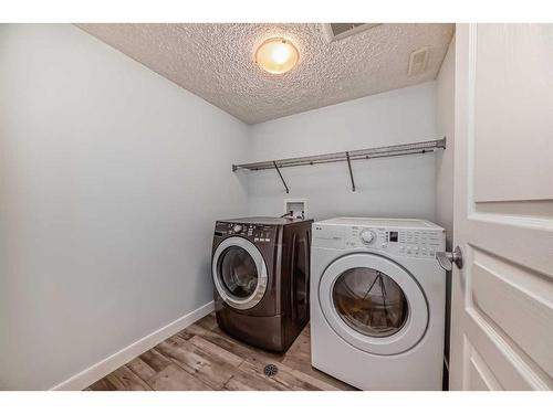 33 Auburn Crest Green Se, Calgary, AB - Indoor Photo Showing Laundry Room