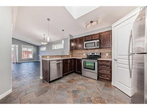 33 Auburn Crest Green Se, Calgary, AB - Indoor Photo Showing Kitchen With Stainless Steel Kitchen