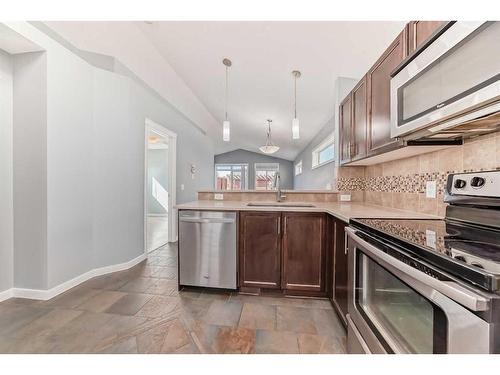 33 Auburn Crest Green Se, Calgary, AB - Indoor Photo Showing Kitchen With Stainless Steel Kitchen