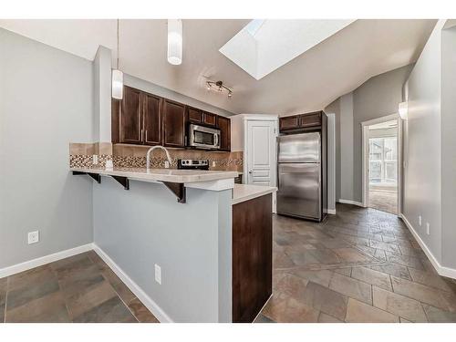 33 Auburn Crest Green Se, Calgary, AB - Indoor Photo Showing Kitchen