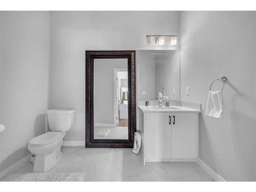 859 Cranston Avenue Se, Calgary, AB - Indoor Photo Showing Bathroom