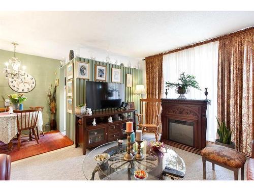 1030 13 Avenue Sw, Calgary, AB - Indoor Photo Showing Living Room