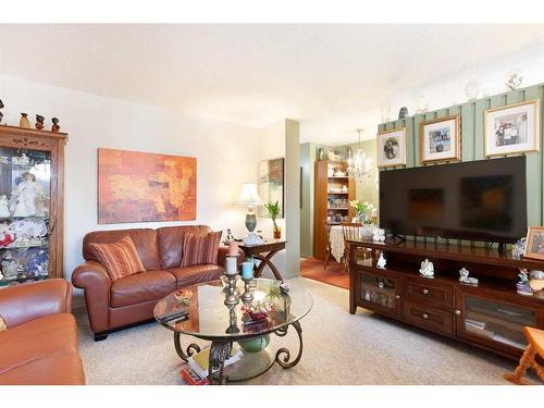 1030 13 Avenue Sw, Calgary, AB - Indoor Photo Showing Living Room