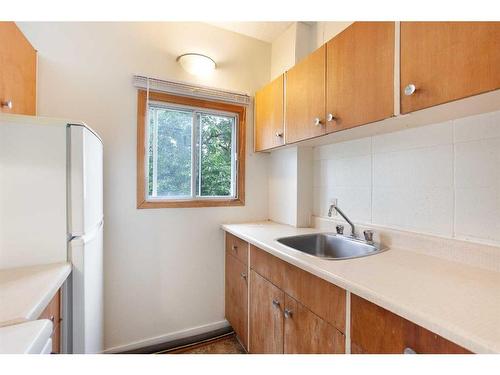 1030 13 Avenue Sw, Calgary, AB - Indoor Photo Showing Kitchen