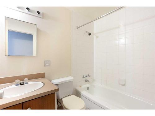 1030 13 Avenue Sw, Calgary, AB - Indoor Photo Showing Bathroom