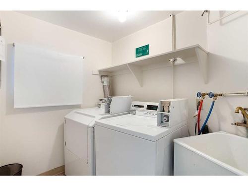 1030 13 Avenue Sw, Calgary, AB - Indoor Photo Showing Laundry Room