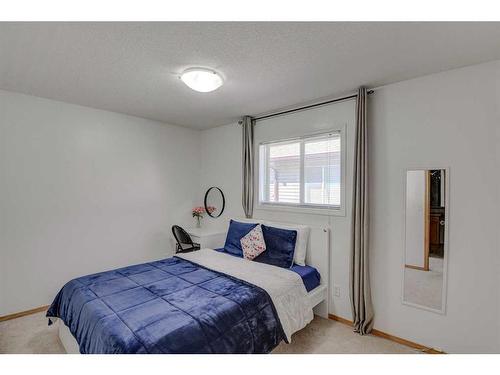 28 Tarawood Grove Ne, Calgary, AB - Indoor Photo Showing Bedroom