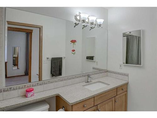 28 Tarawood Grove Ne, Calgary, AB - Indoor Photo Showing Bathroom