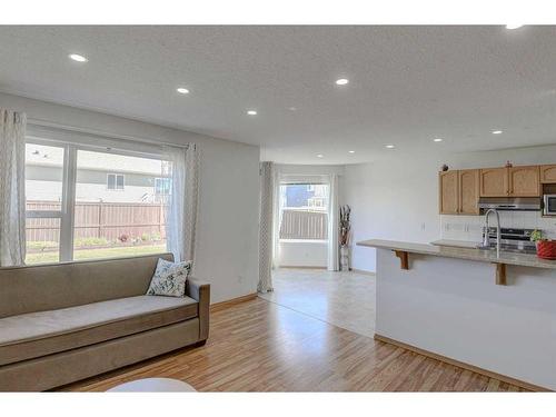 28 Tarawood Grove Ne, Calgary, AB - Indoor Photo Showing Kitchen