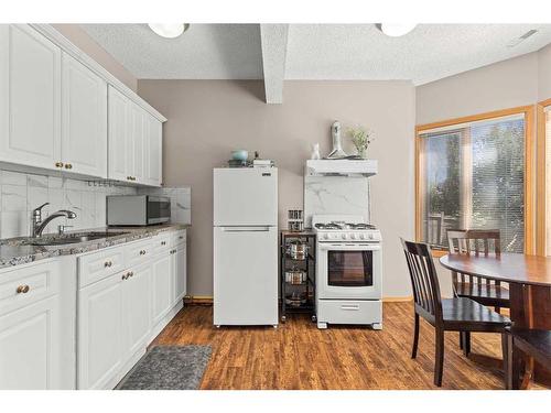 519 Sierra Morena Court Sw, Calgary, AB - Indoor Photo Showing Kitchen