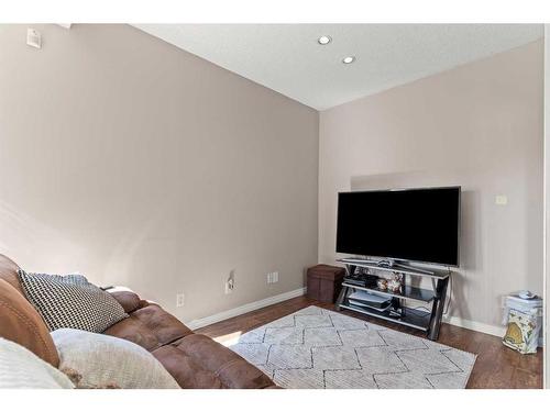 519 Sierra Morena Court Sw, Calgary, AB - Indoor Photo Showing Living Room