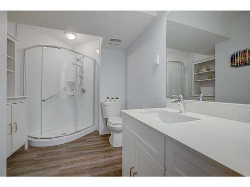 121 Bridlerange Circle Sw, Calgary, AB - Indoor Photo Showing Bathroom