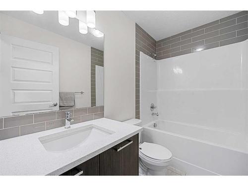 506-70 Saddlestone Drive Ne, Calgary, AB - Indoor Photo Showing Bathroom