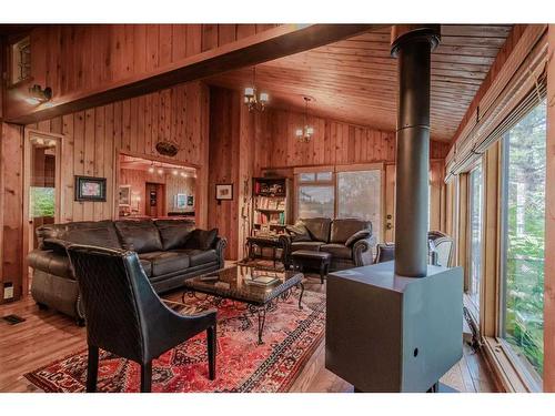 631 East Chestermere Drive, Chestermere, AB - Indoor Photo Showing Living Room