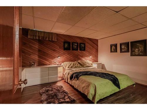 631 East Chestermere Drive, Chestermere, AB - Indoor Photo Showing Bedroom