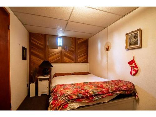 631 East Chestermere Drive, Chestermere, AB - Indoor Photo Showing Bedroom