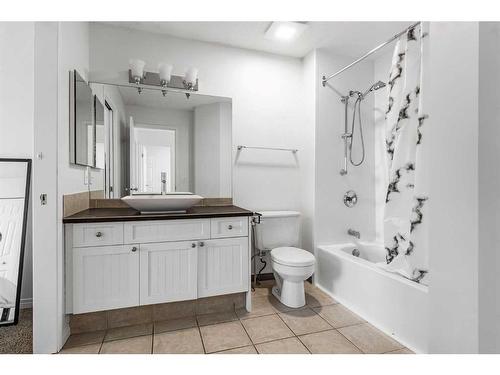 9416 Hidden Valley Drive Nw, Calgary, AB - Indoor Photo Showing Bathroom