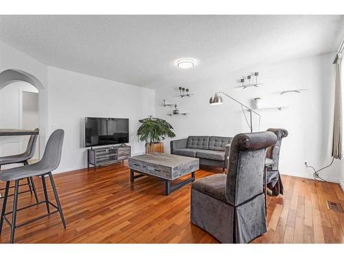 9416 Hidden Valley Drive Nw, Calgary, AB - Indoor Photo Showing Living Room