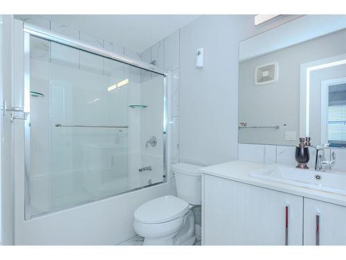 730 Savanna Landing Ne, Calgary, AB - Indoor Photo Showing Bathroom