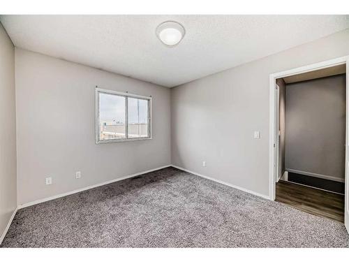 502-919 38 Street Ne, Calgary, AB - Indoor Photo Showing Other Room