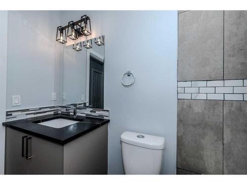 5655 Dalhousie Drive Nw, Calgary, AB - Indoor Photo Showing Bathroom