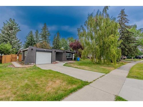 5655 Dalhousie Drive Nw, Calgary, AB - Outdoor