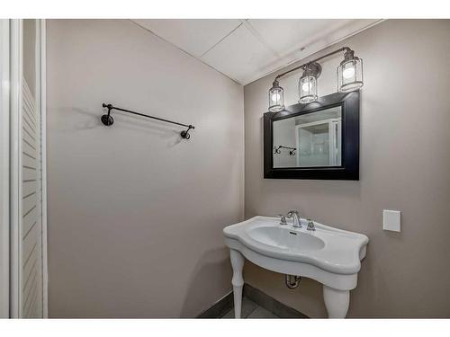 35 Whitefield Crescent Ne, Calgary, AB - Indoor Photo Showing Bathroom