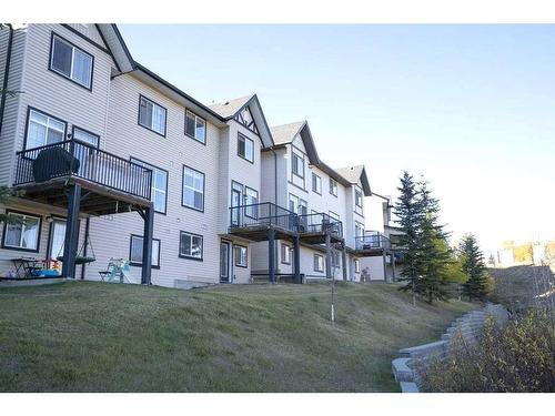 60 Rockyspring Grove Nw, Calgary, AB - Outdoor