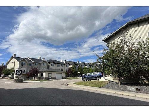 60 Rockyspring Grove Nw, Calgary, AB - Outdoor