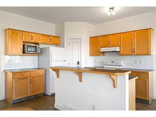 60 Rockyspring Grove Nw, Calgary, AB - Indoor Photo Showing Kitchen