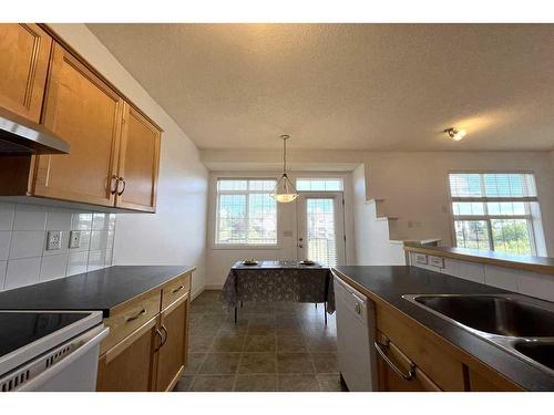 60 Rockyspring Grove Nw, Calgary, AB - Indoor Photo Showing Kitchen