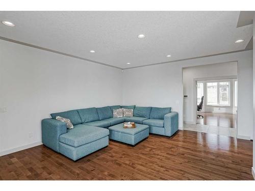 3830 Centre A Street Ne, Calgary, AB - Indoor Photo Showing Living Room