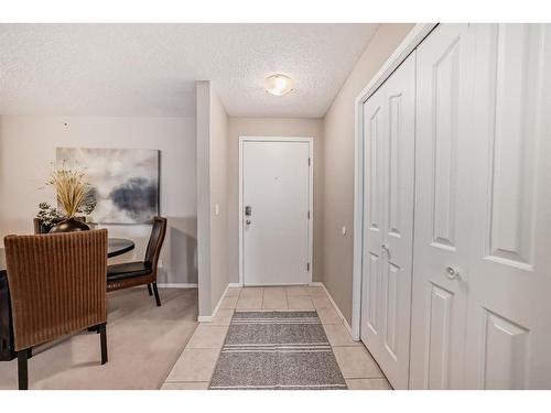 1312-2518 Fish Creek Boulevard Sw, Calgary, AB - Indoor