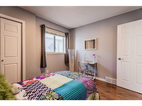 230 Arbour Ridge Park Nw, Calgary, AB - Indoor Photo Showing Bedroom