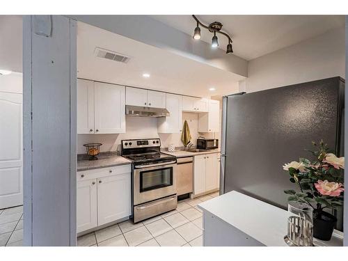 230 Arbour Ridge Park Nw, Calgary, AB - Indoor Photo Showing Kitchen