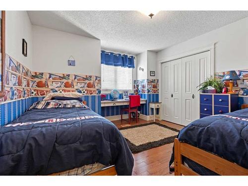 301 Lakeside Greens Crescent, Chestermere, AB - Indoor Photo Showing Bedroom