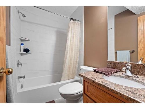 301 Lakeside Greens Crescent, Chestermere, AB - Indoor Photo Showing Bathroom