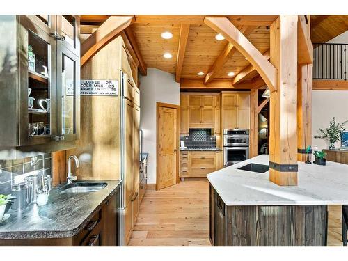 5067 Highway 579, Rural Mountain View County, AB - Indoor Photo Showing Kitchen With Upgraded Kitchen